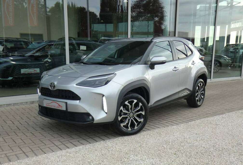 Toyota Hybrid +Parkeersensoren V&A +Dodehoek +Zetelverwarming +Lendensteun +Groot scherm +getinte ramen