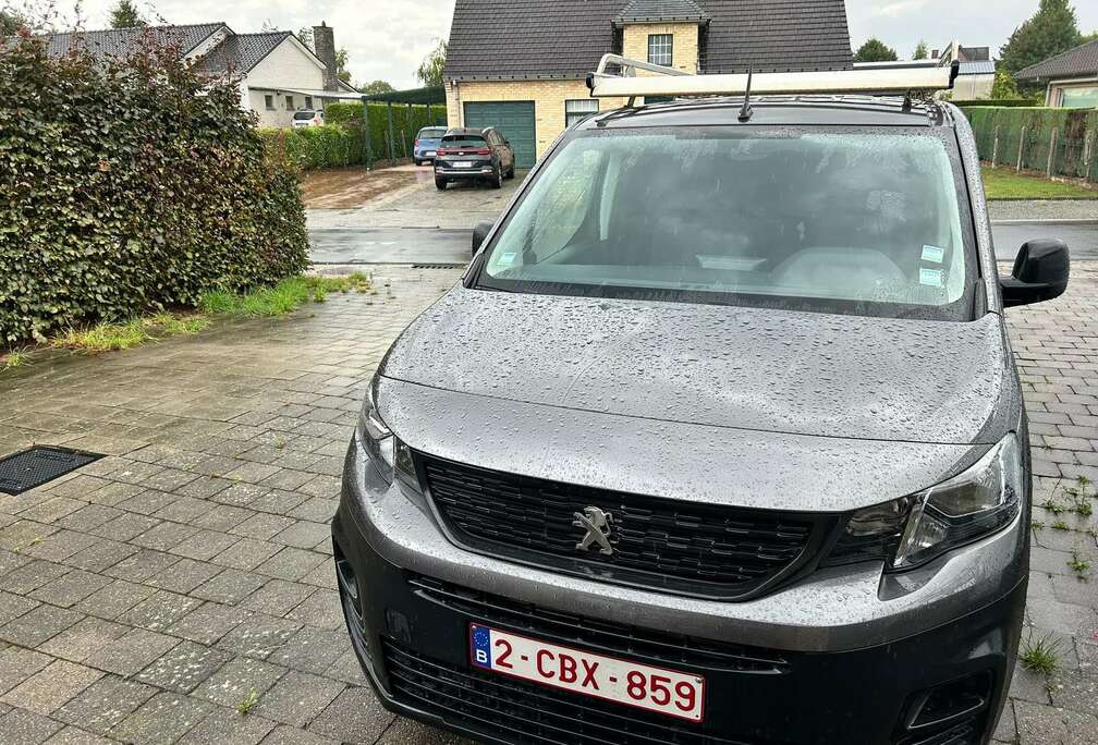 Peugeot Standard Light Premium 1.5 BlueHDi 100 PK MAN.6