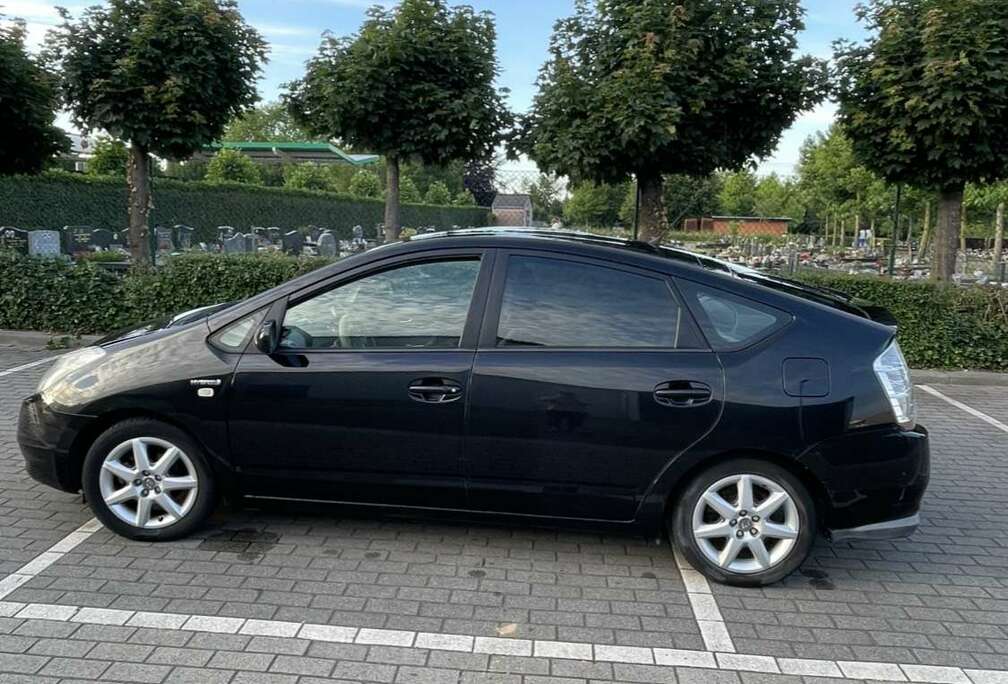 Toyota (Hybrid) Executive