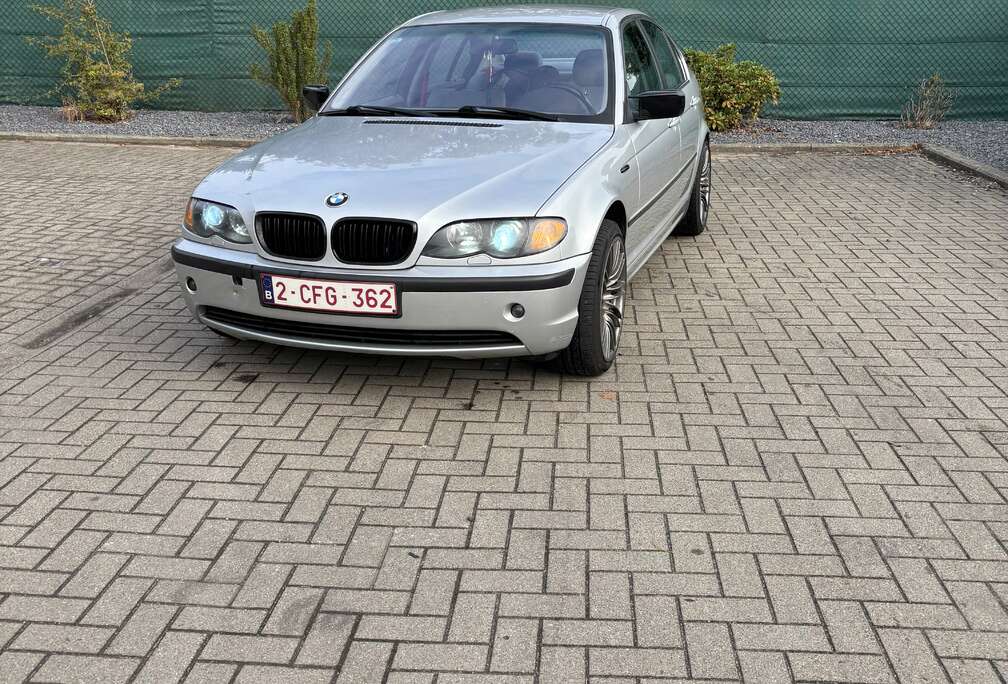 BMW 320i