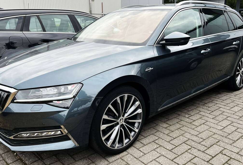 Skoda Combi PHEV 1.4 TSI*Laurin & Klement*Sfeerverl*Lane Assist*Acc*Pan.dak*Matrix koplamp*Zwenkbare trekh*