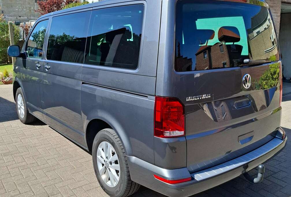 Volkswagen COMFORTLINE DSG 5 deuren cam. navi 7pl.