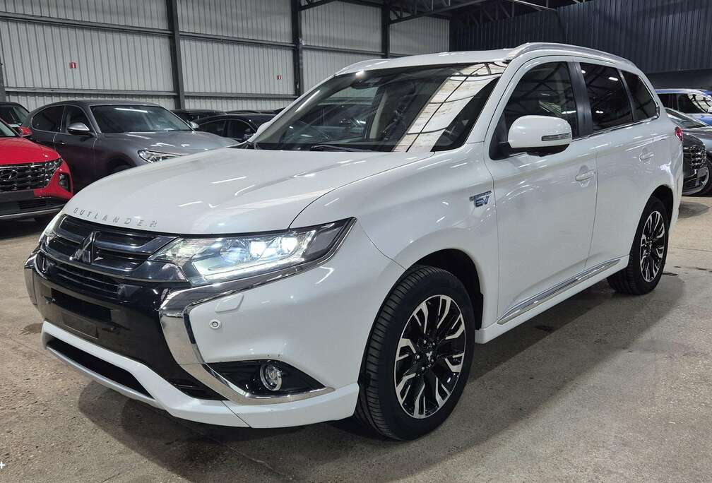 Mitsubishi Outlander 2.0i 4WD Instyle Premium CVT