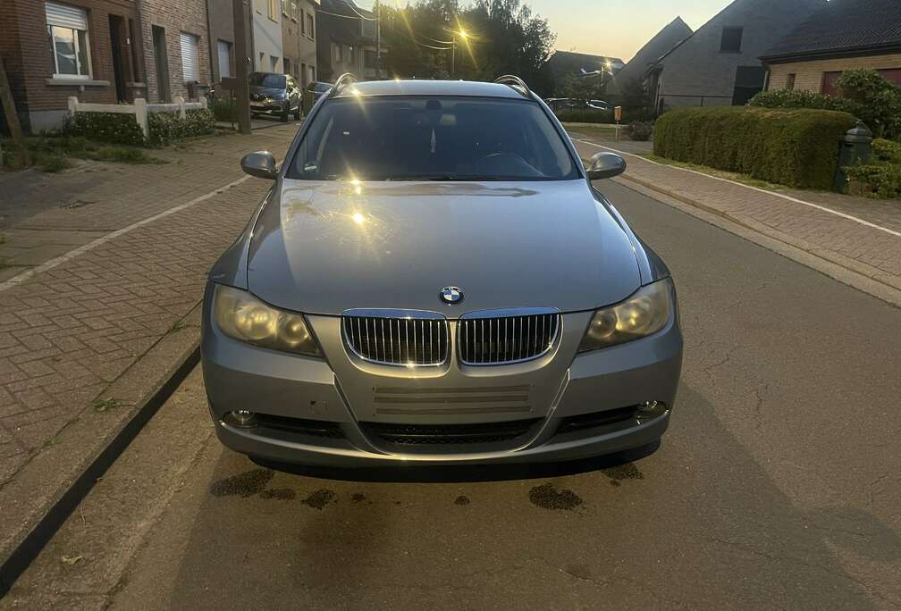 BMW 320i