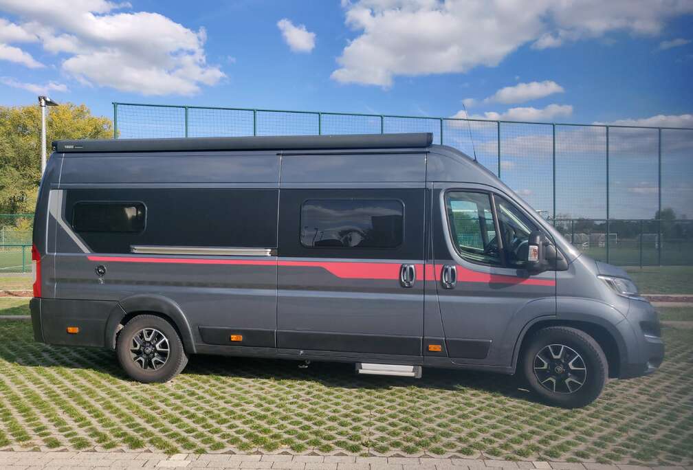 Caravans-Wohnm V630J X-Edition 2021 Trekhaak met langsbedden