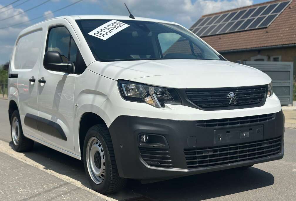 Peugeot 1.5 HDi L1 Light Premium 3 Pl.  @ 12400€ htva @