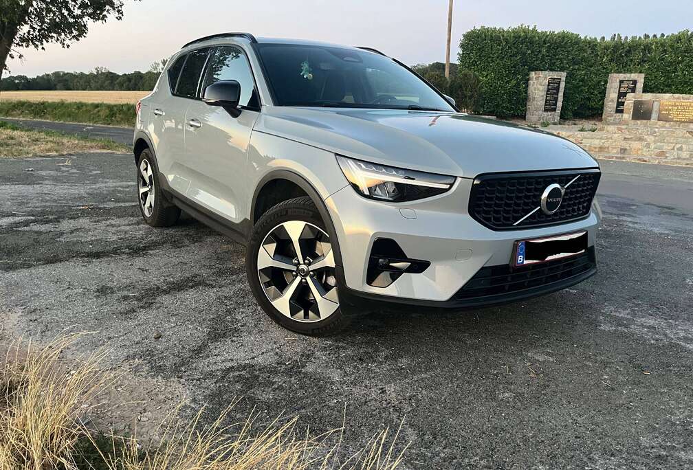 Volvo XC40 2.0 B3 MHEV Ultimate Dark Design DCT
