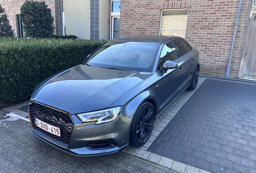 Audi 40 TFSI Limousine quattro S tronic design