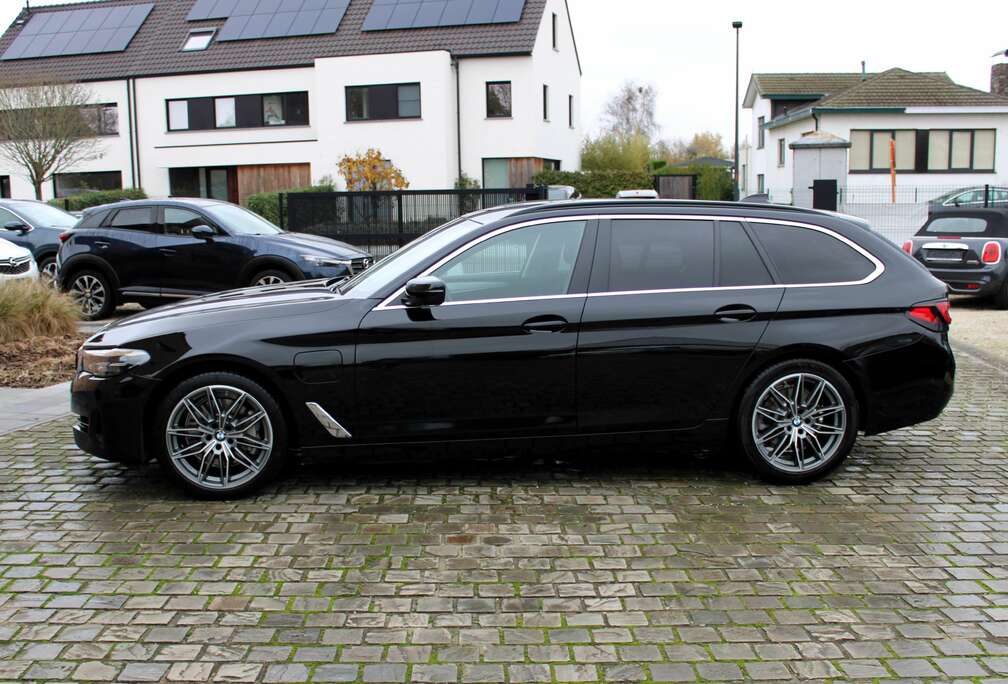 BMW e xDrive Touring Automaat  Face-Lift