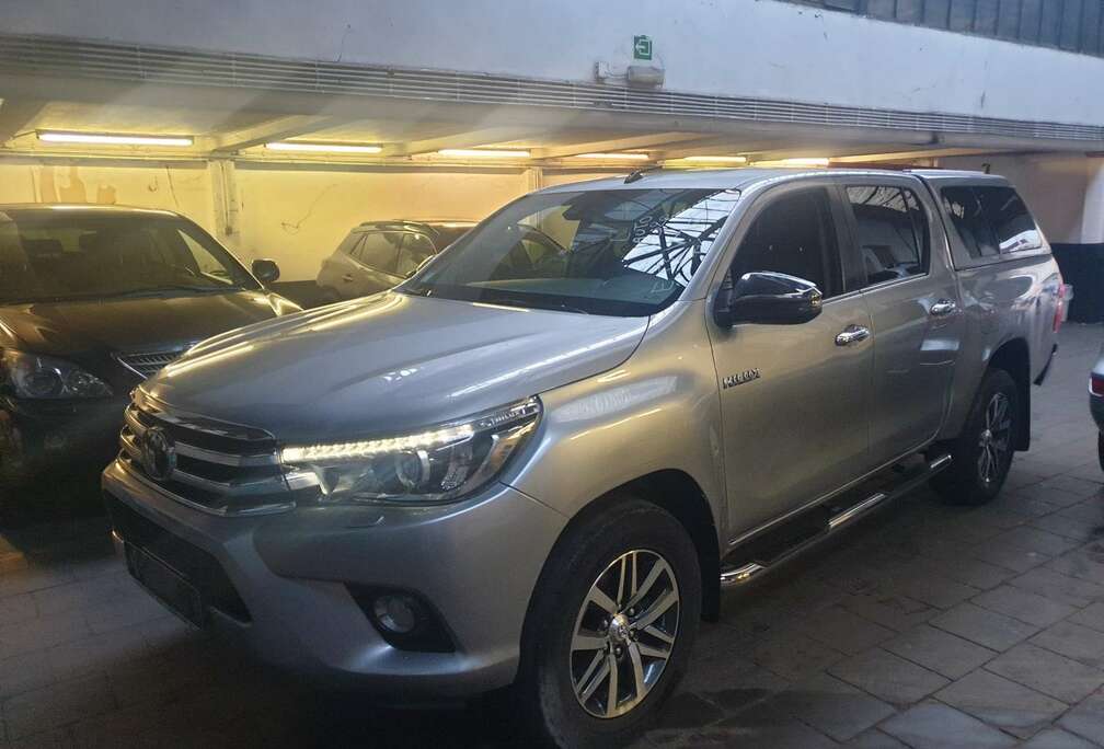 Toyota 2.4 D-4D 4WD Lounge (EU6.2)