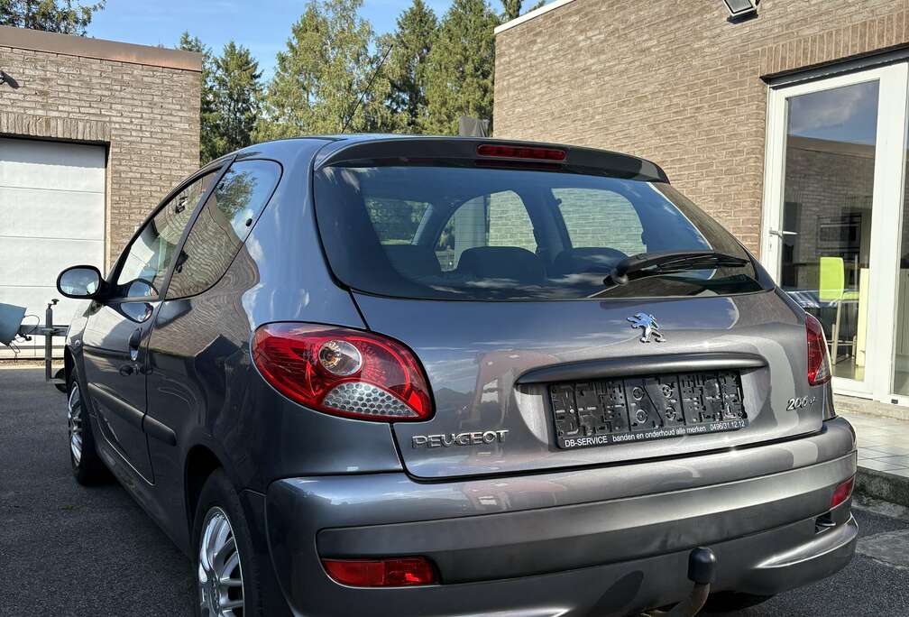 Peugeot 206+ Met Sound Systeem En Bt Verbinding