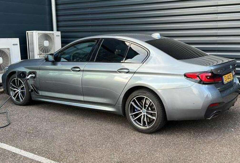 BMW BMW 530e X-drive M Sport Laser HUD