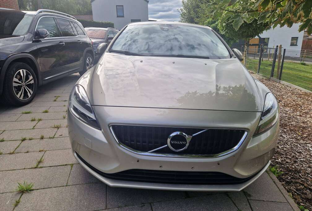 Volvo V40 1.5 T2 Black Edition Gear.GPF(EU6d-TEMP)