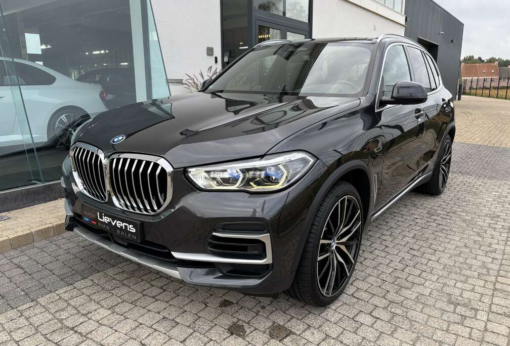 BMW X5 xDrive45e xLine Panodak / Laser / Luchtvering
