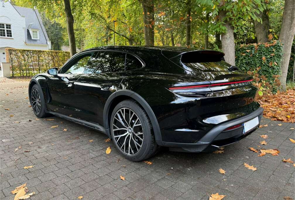 Porsche 4 Cross Turismo