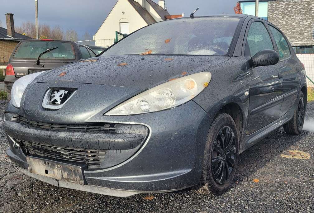 Peugeot + 1.1i 1STE EIG 5 deurs euro 5 2010