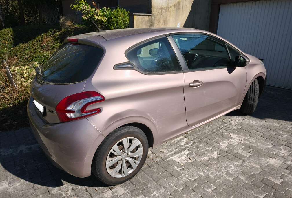 Peugeot 208 1.2i Allure