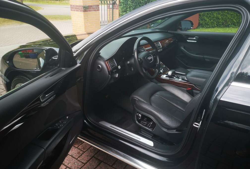 Audi A8 LONG 3.0 TDI DPF clean diesel quattro tiptronic