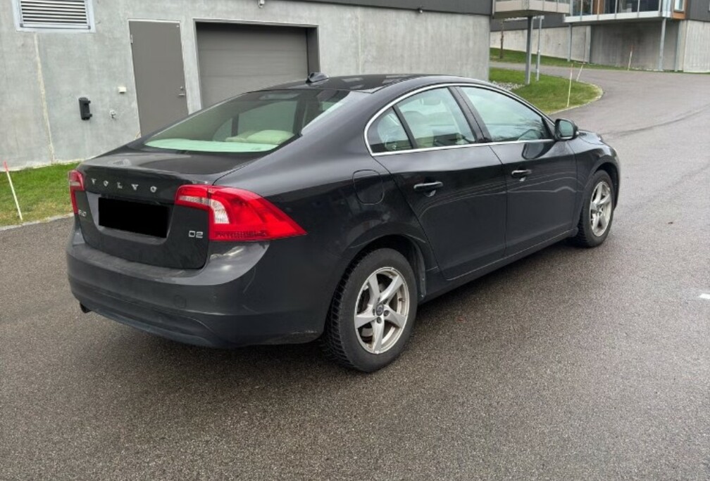 VOLVO S60 II (2) 2.0 D3 150 R-DESIGN GEARTRONIC