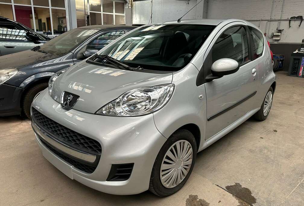 Peugeot 107 1.0i Trendy 2Tronic