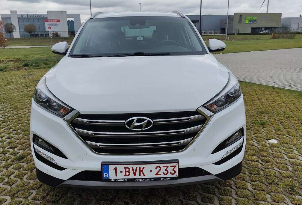 Hyundai white 1.6 GDi 2WD Trend