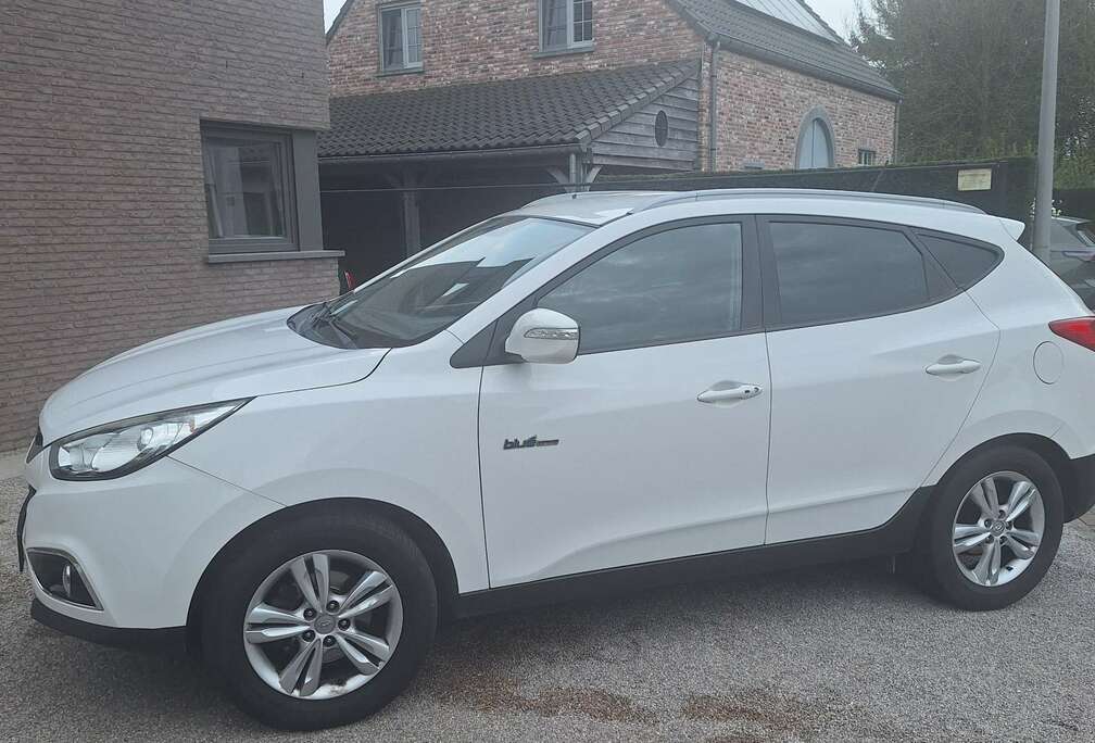 Hyundai 1.6 2WD blue style