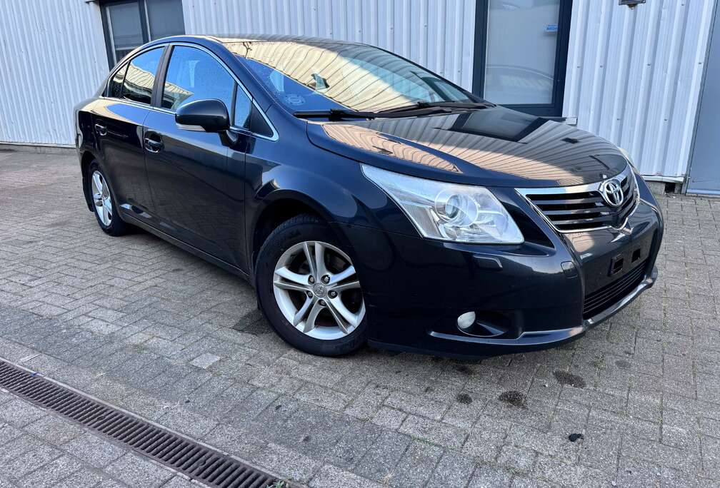 Toyota Avensis 1.8i Sol