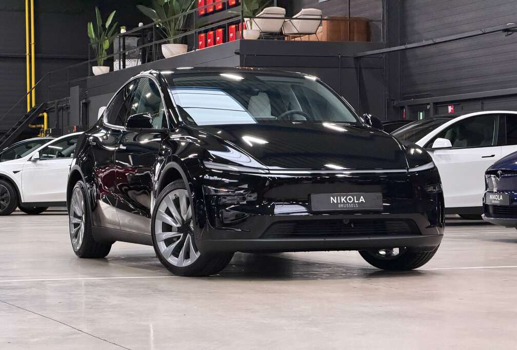 Tesla LONG RANGE AWD JUNIPER - ENHANCED AUTOPILOT ACTIVE