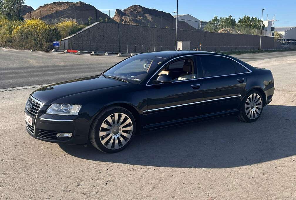 Audi A8 4.2i V8 40v FSI Quattro Tiptronic