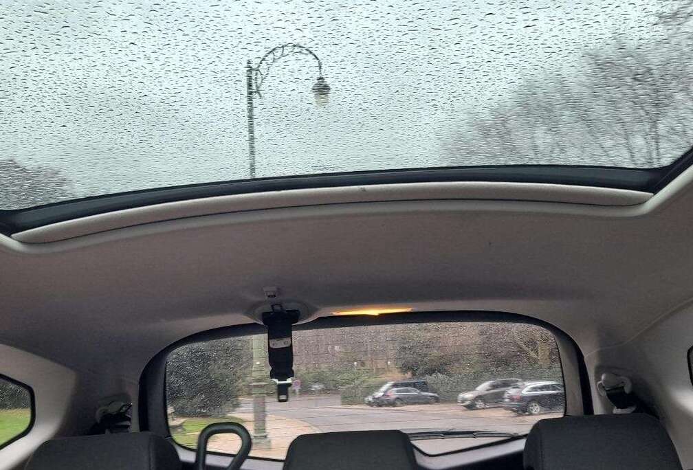 Nissan 2.0i 2WD Tekna + Connect