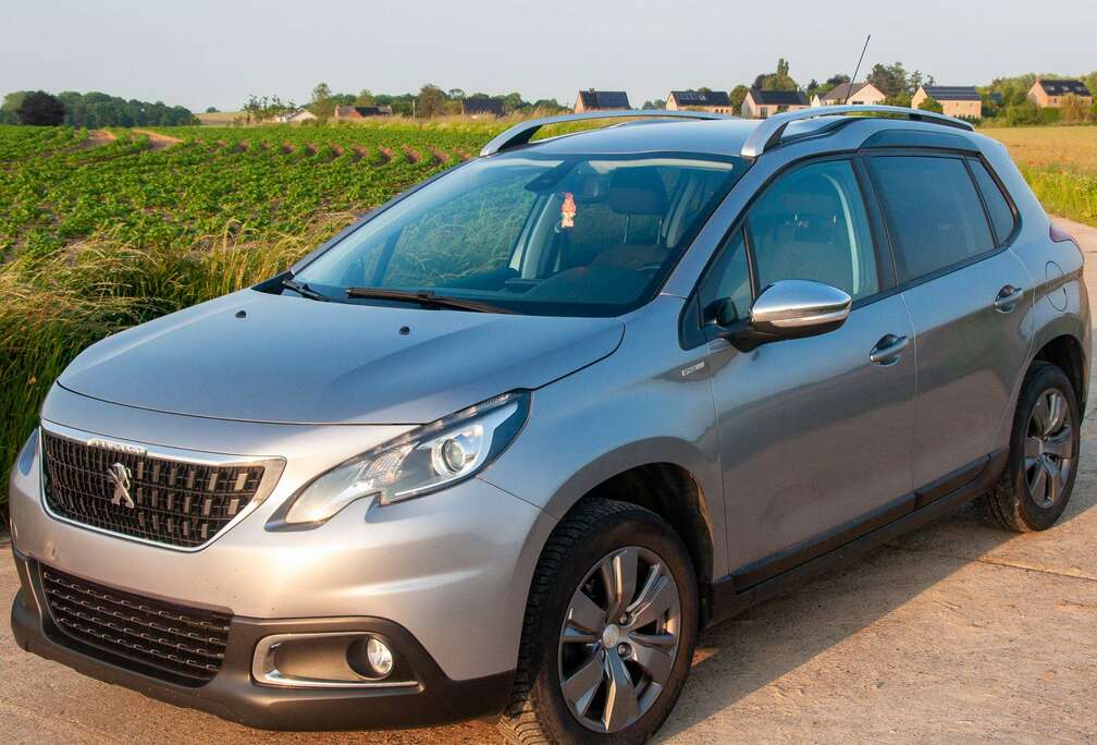 Peugeot 2008 1.2i PureTech Style