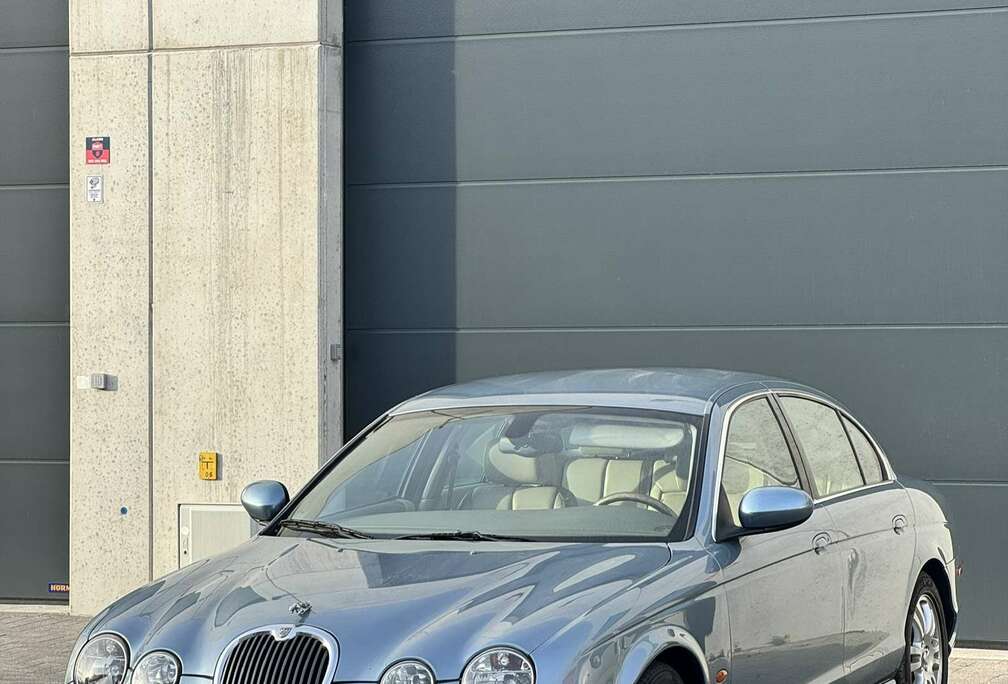 Jaguar 4.2i V8 32v Executive