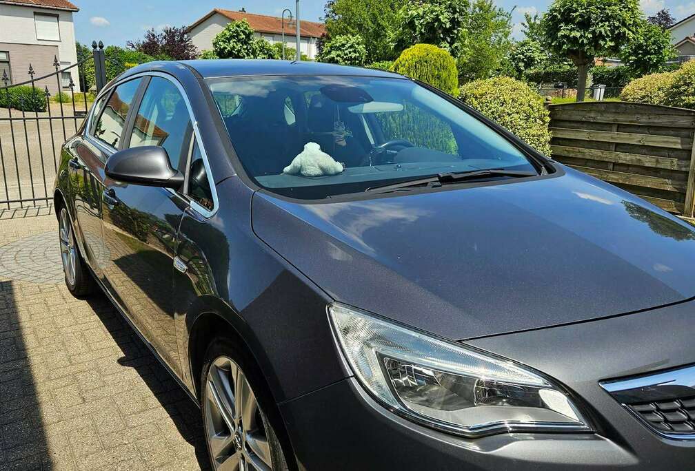 Opel Astra 1.6i Cosmo