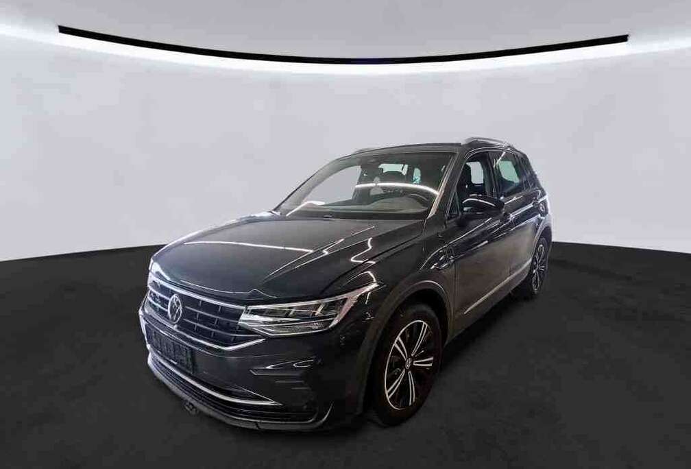 Volkswagen Life ACTIVE eHybrid TSI 245 CV DSG6 ** Attelage *