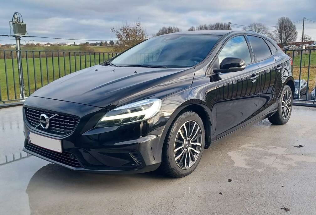 Volvo V40 2.0 T2 Black Edition GPF (EU6d-TEMP)