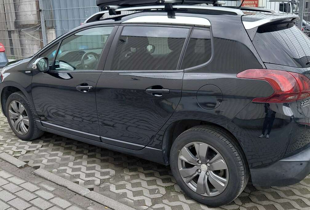 Peugeot 2008 1.2i PureTech Style