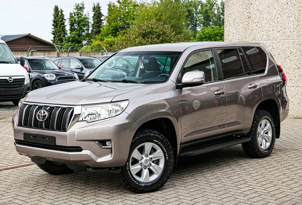 Toyota LICHTE-VRACHT*NAVIGATIE*CAMERA*TREKGEWICHT-3500KG*