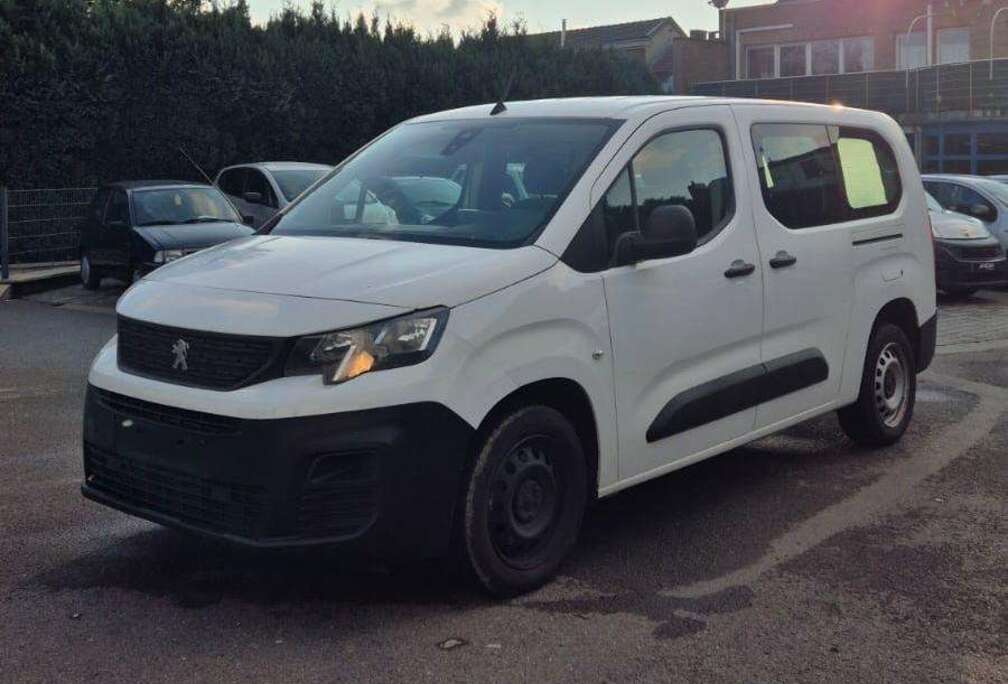 Peugeot 1.5 hdi 130cv 5 places