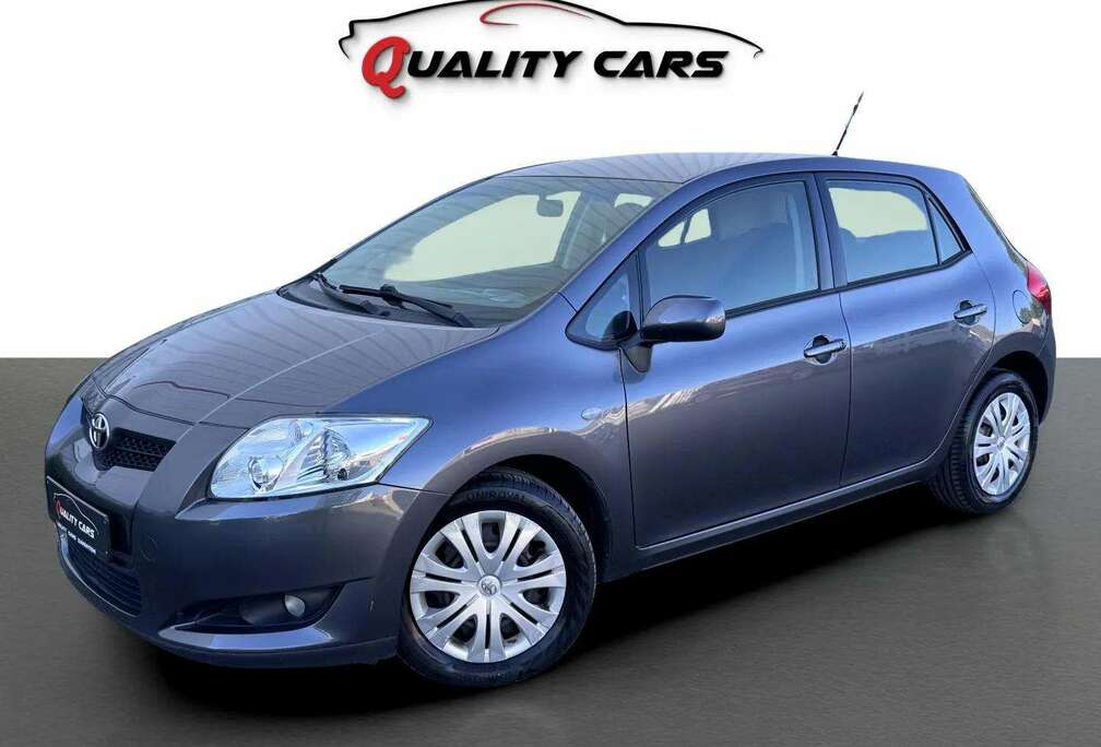 Toyota 1.4i   65.000 KM    Navi  CarPlay  Garantie