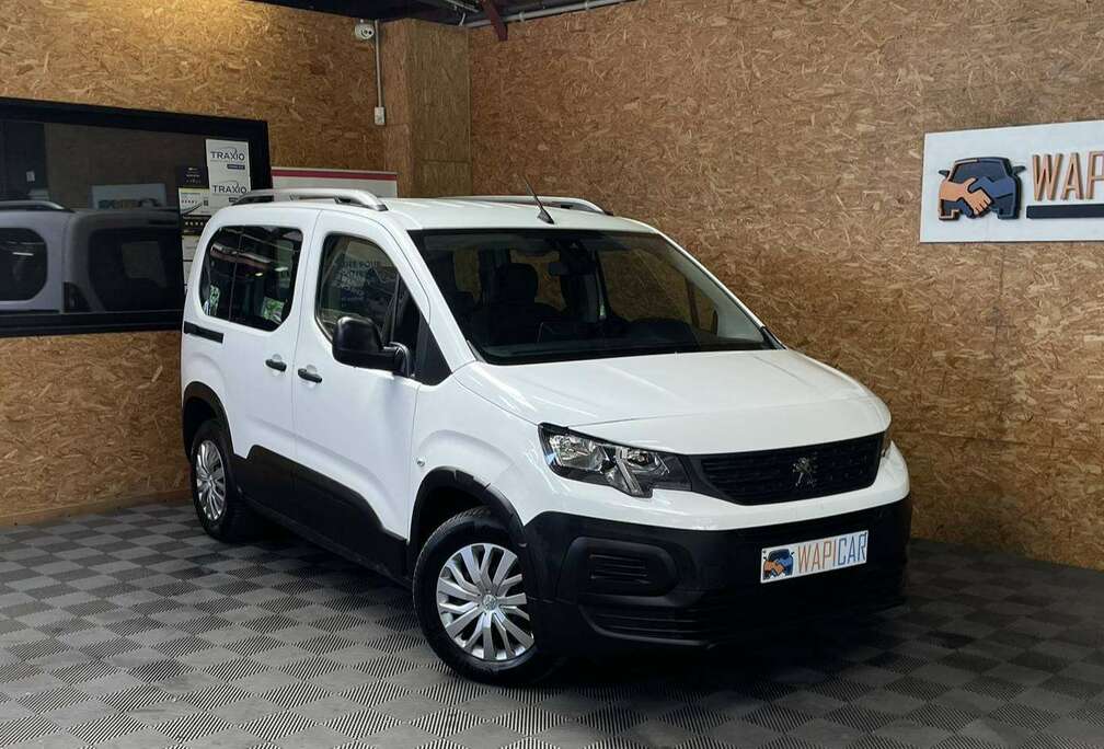 Peugeot 1.5 hdi * 5 places * Clim * Nav * Carplay * EU6d-isc * Garantie 1 à 3 ans *