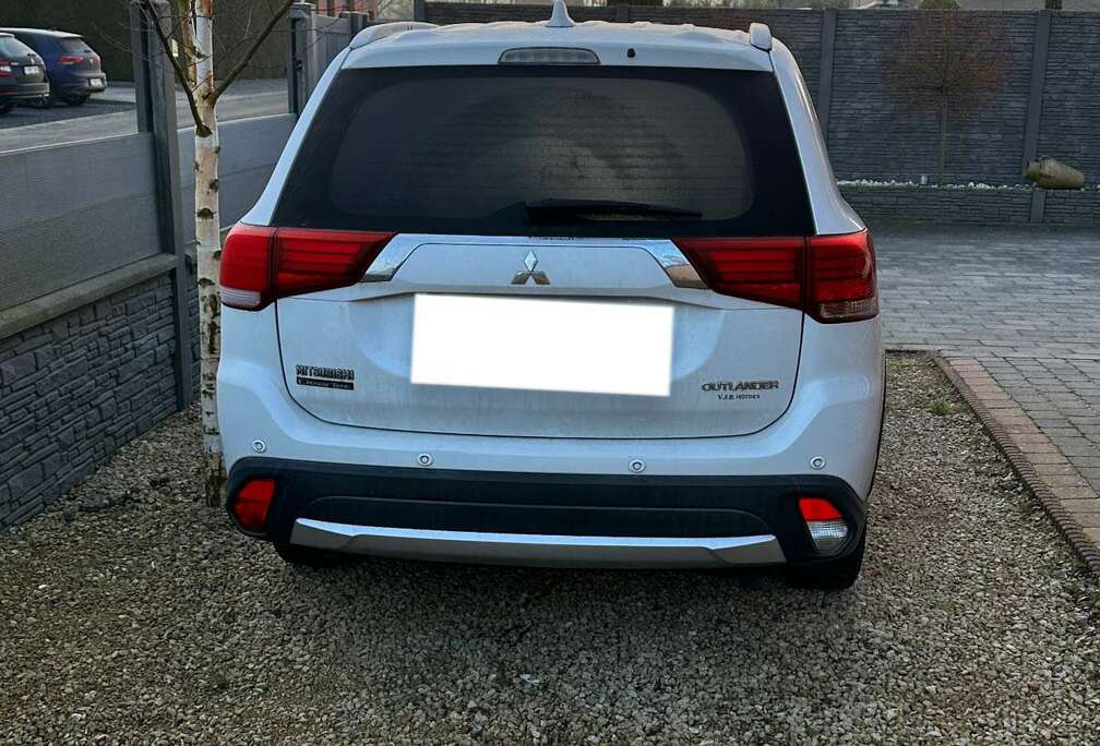 Mitsubishi 2.0 4WD CVT Top