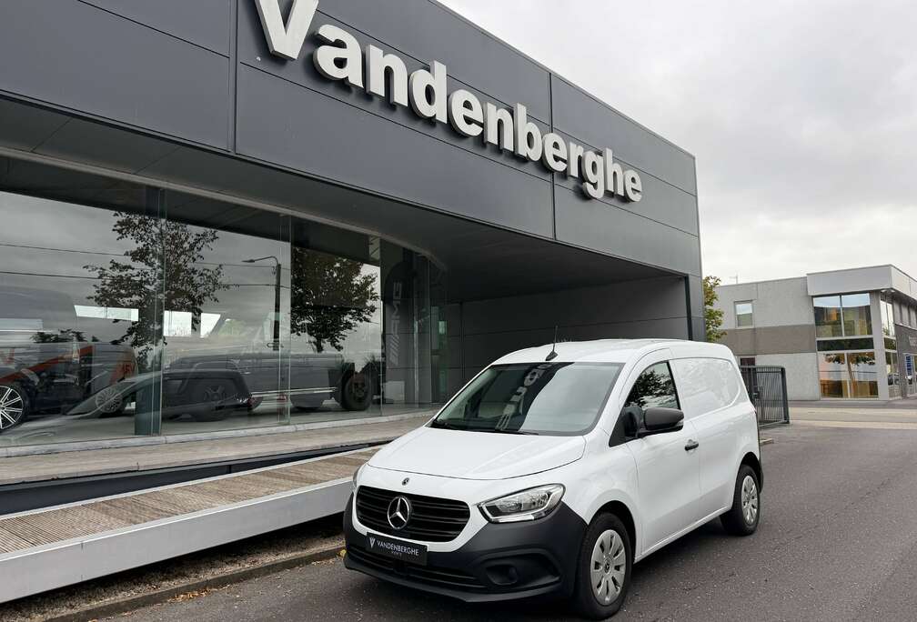 Mercedes-Benz 110 cdi Apple Carplay verwarmde zetels parkeersensoren- werkelijk als nieuw