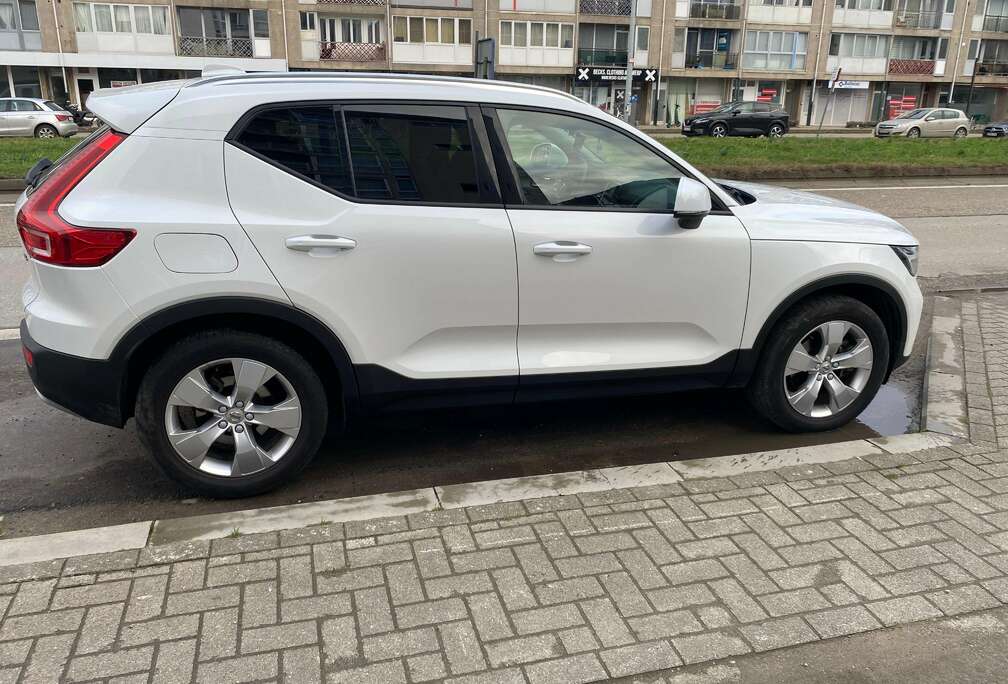 Volvo XC40 2.0 B3 MHEV Core DCT