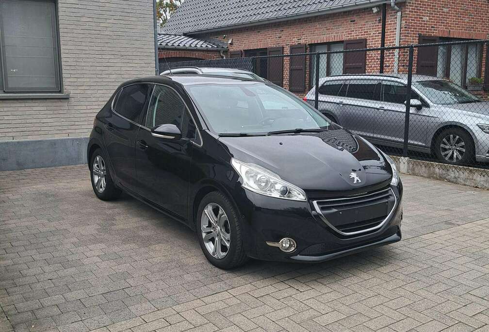 Peugeot 208 1.2i Allure