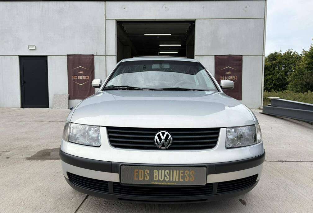 Volkswagen 1.8i *Full Options*/CARNET FULL