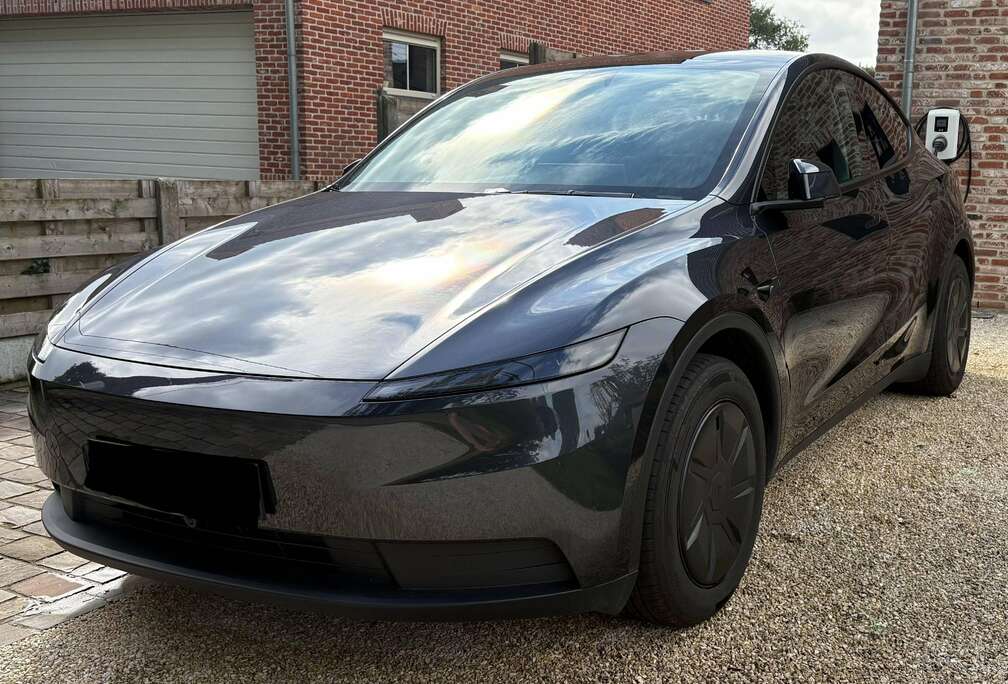 Tesla Model Y Standard Range