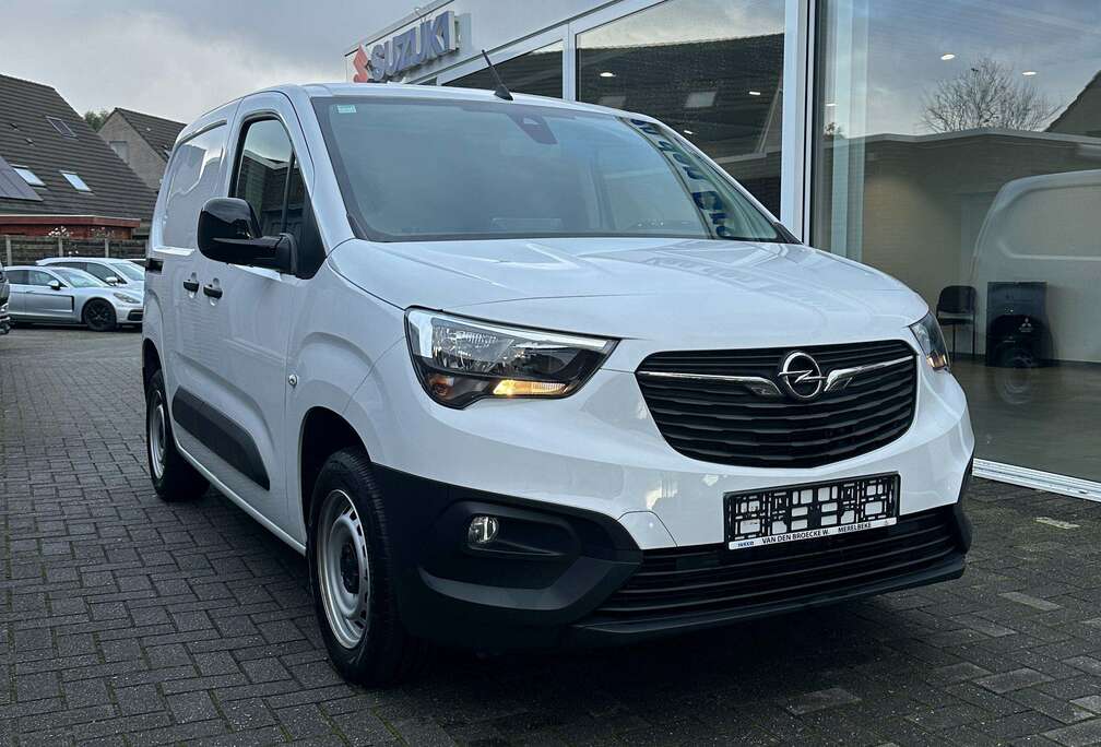 Opel CARGO 1.5 102PK met laadvloer