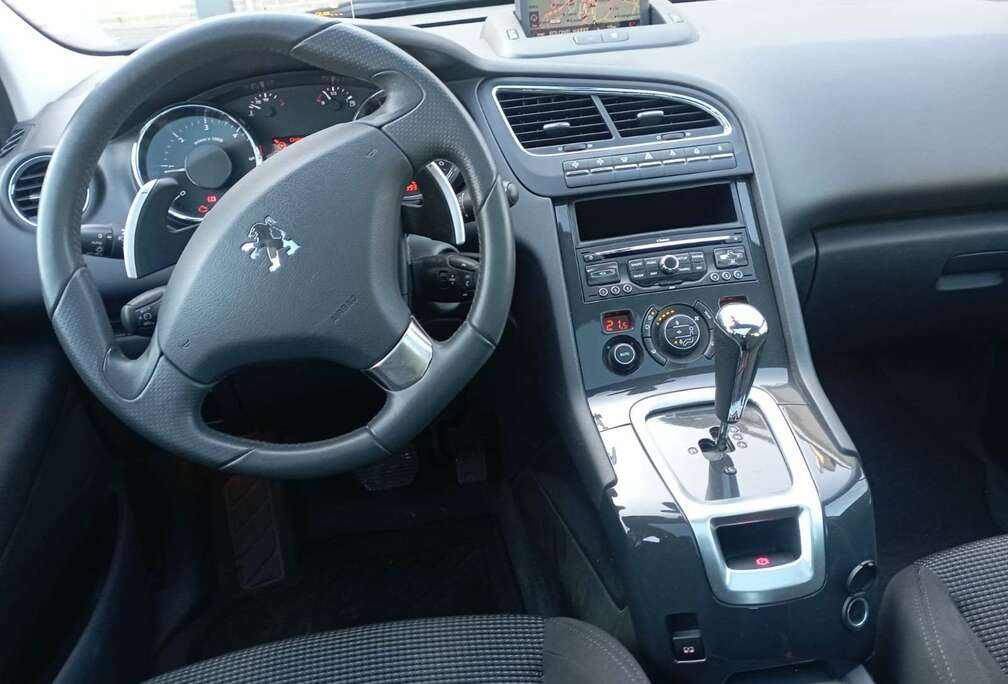 Peugeot 5008 HDI FAP 110 EGS6 Platinum