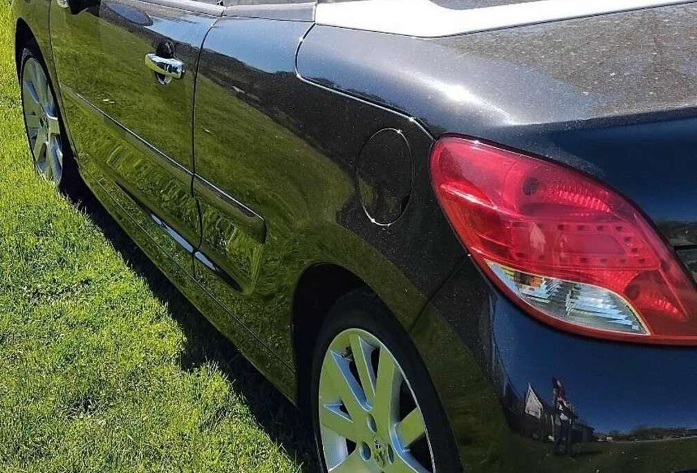 Peugeot CC 1.6i Pack