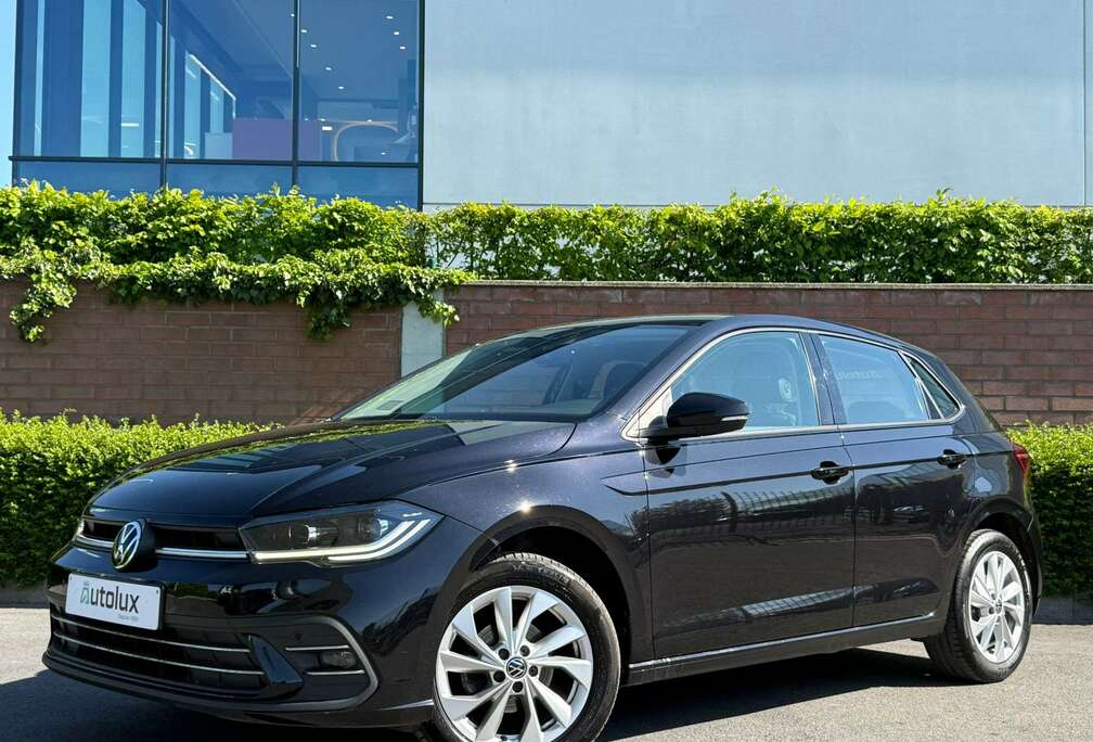 Volkswagen 09/2023 - CARPLAY - 15.694,21€. HTVA